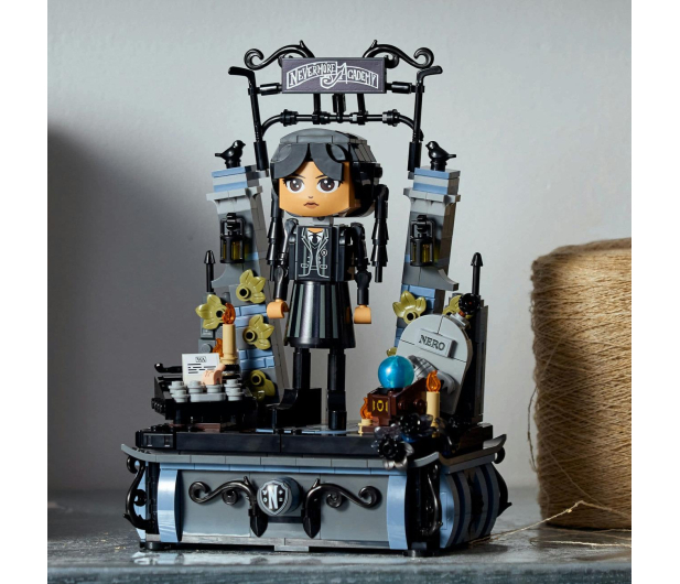 LEGO Wednesday 76780 Figurka Wednesday Addams - 1286874 - zdjęcie 12